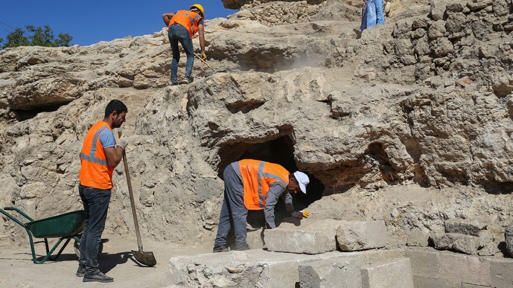 It is thought that the tomb of St. Thaddeus was found in the excavations of Eğil Castle