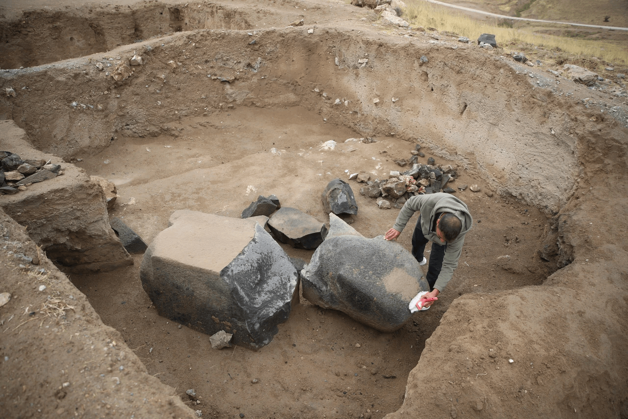 The mystery of the monumental and three-dimensional Urartian statue found in Garibin Tepe is unraveling