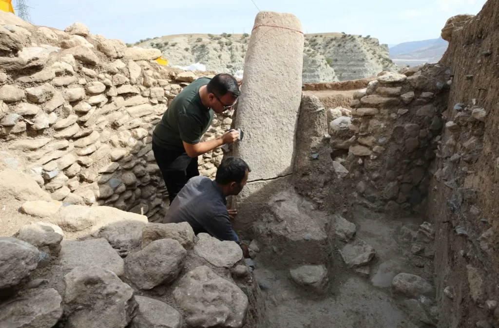 A 12,000-year-old monumental stele has been discovered at Boncuklu Tarla in southeastern Türkiye