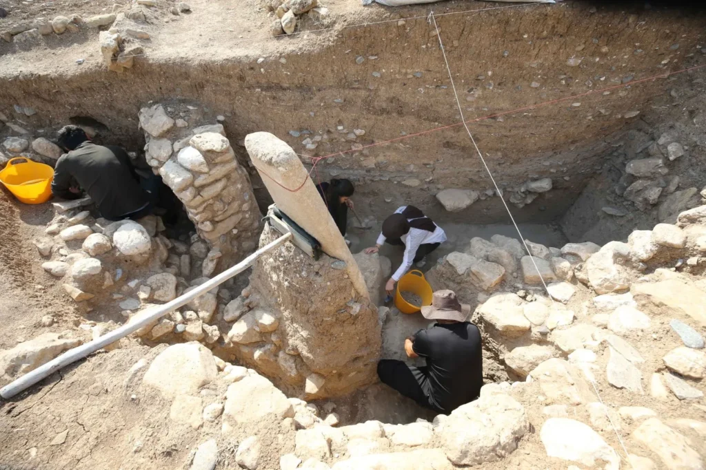 A 12,000-year-old monumental stele has been discovered at Boncuklu Tarla in southeastern Türkiye