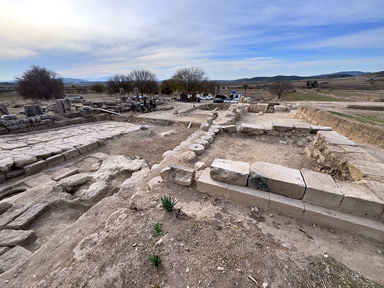 An open-air cult area has been found in the ancient city of Kastabala