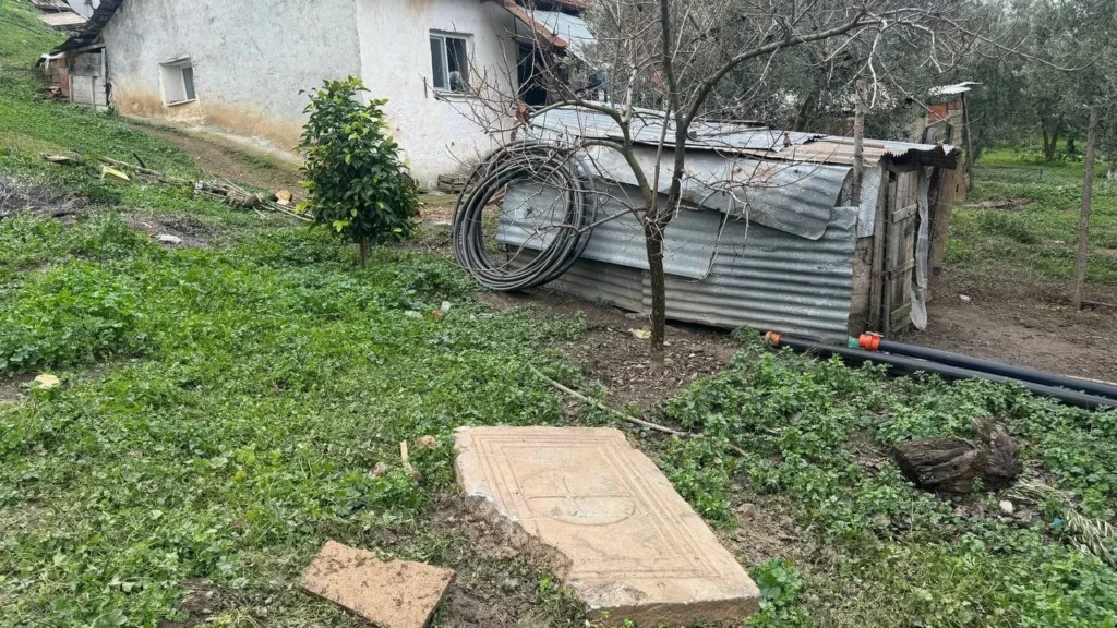 The farmer plowing his field discovered an ancient stone lid and a column capital