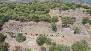 Candles dating back 2,500 years were unearthed in Aigai Ancient City