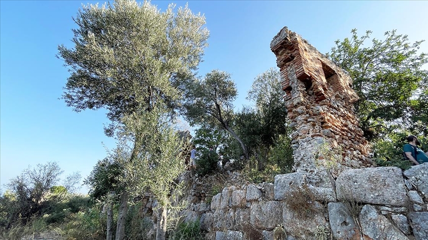 The existence of a basilica dating back to the 5th century was detected in Alanya Castle