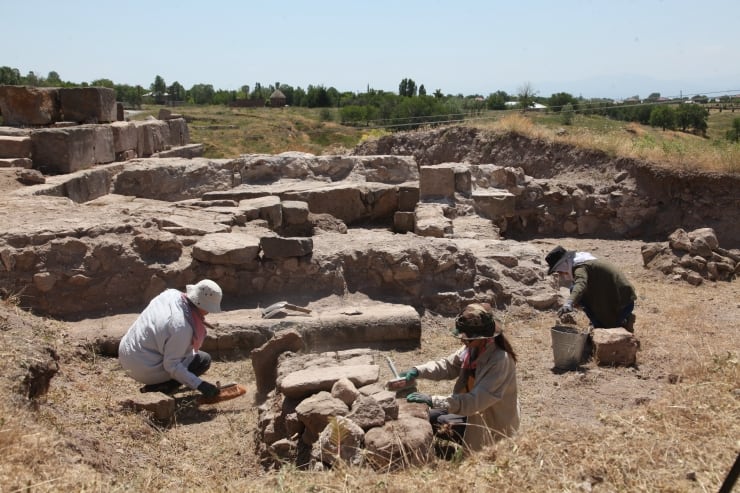 Traces of the 5000-year-old Karaz culture have been found in Bitlis