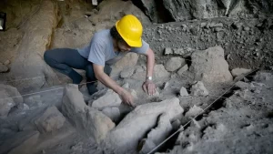 The discovery of a 12,000-year-old tomb in the Direkli Cave in Maraş