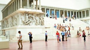 Call from the Ministry of Culture to the Pergamon Museum: "The Temple of Zeus must return to its homeland"