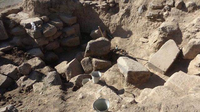 A 2800-year-old Urartian temple and two cuneiform inscriptions were found in Van