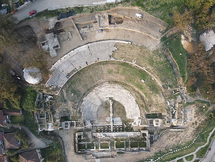 A lion mosaic reflecting the "Dionysus Cult Place" was found in the Ancient City of Prusias ad Hypium