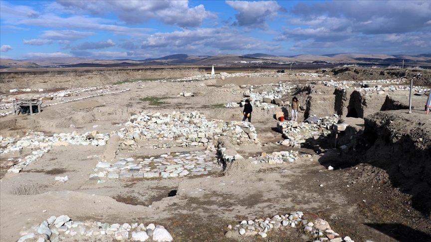 2600 year old Median period structures found in Oluz Mound excavations
