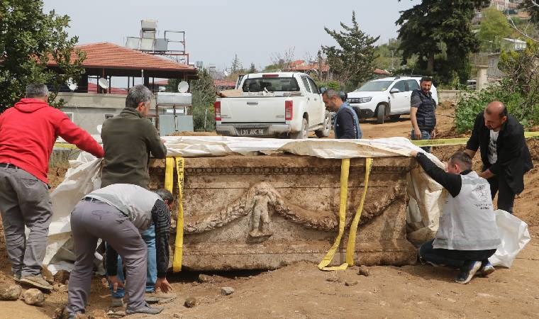 Sarcophagus found during electricity cable renewal work in Hatay