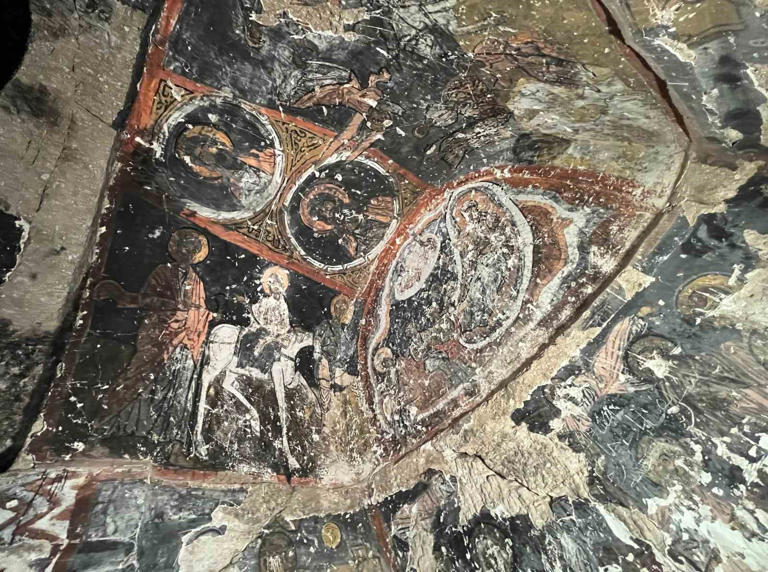 The frescoes of the thousand-year-old Beşaret Church are in danger of disappearing