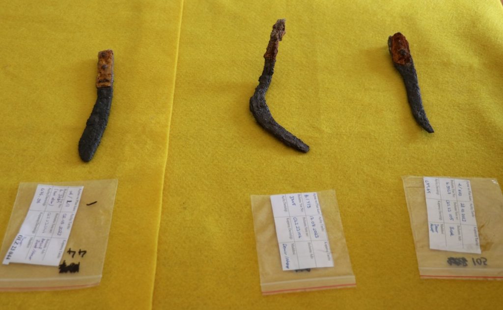 Wooden-handled-knives-belonging-to-the-Persians-and-Medes-were-found-during-excavations-at-Oluz-Mound