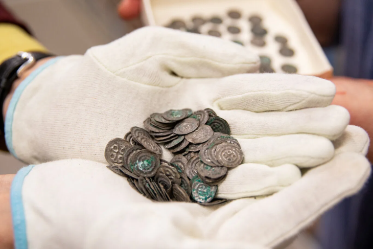 170-medieval-coins-found-in-grave