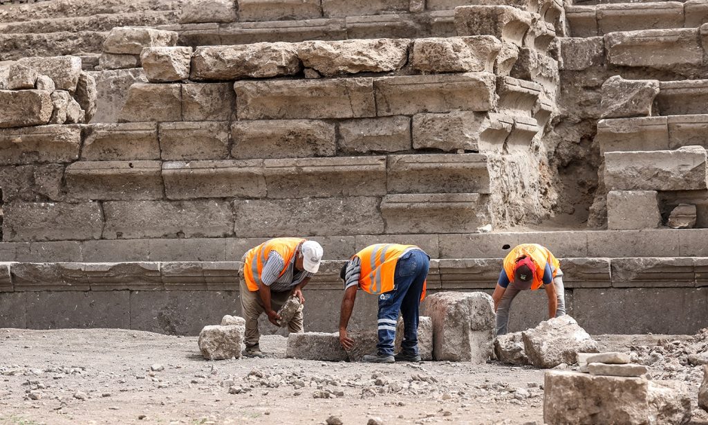The 10 thousand-seat stadium of Sillyon Ancient City is being unearthed