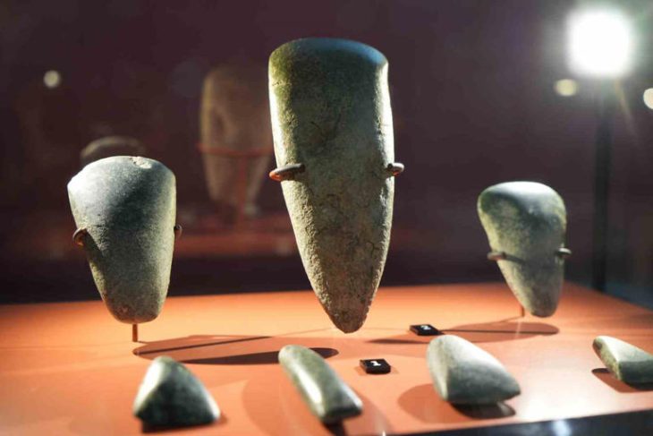 Volcanic glass rock dating back to 5900 BC found in Dündartepe mound is on display at Samsun Museum