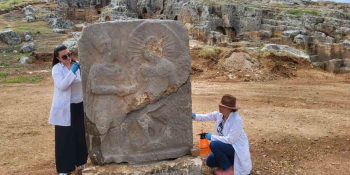 2,100-year-old steles transported by military helicopter will be exhibited in Perre Ancient City