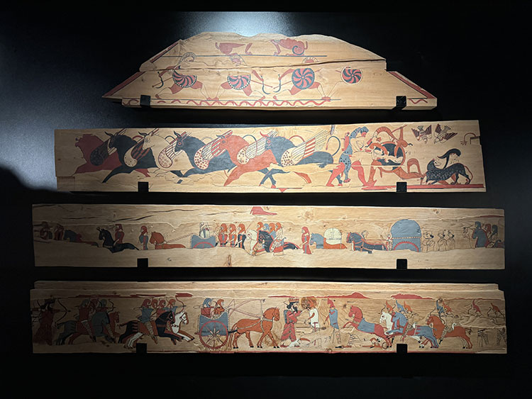 2500-year-old wooden burial chamber depicting the war between Persians and Scythians