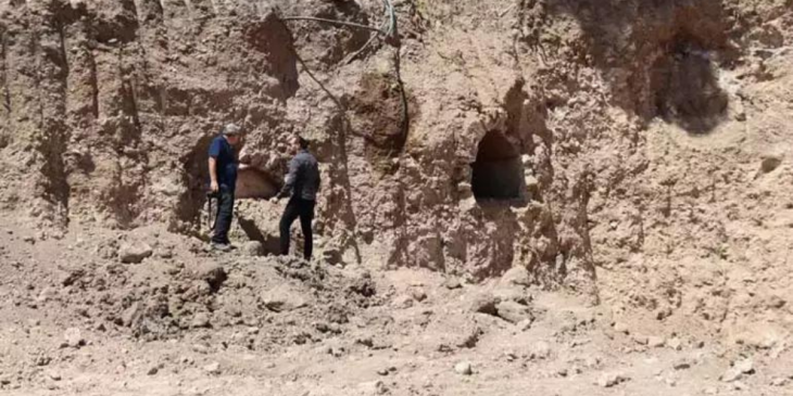 3 Roman tombs found during foundation excavation