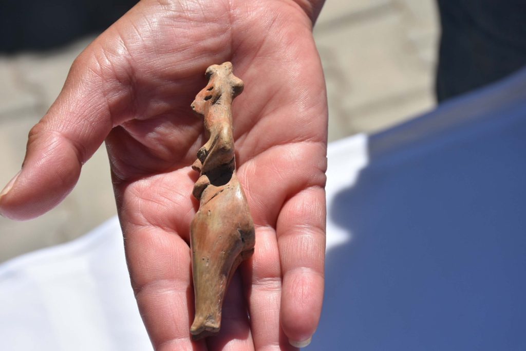 8000-year-old female statuette found in Ulucak Höyük