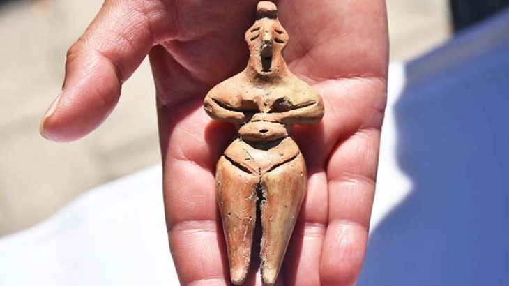 8000-year-old female statuette found in Ulucak Höyük