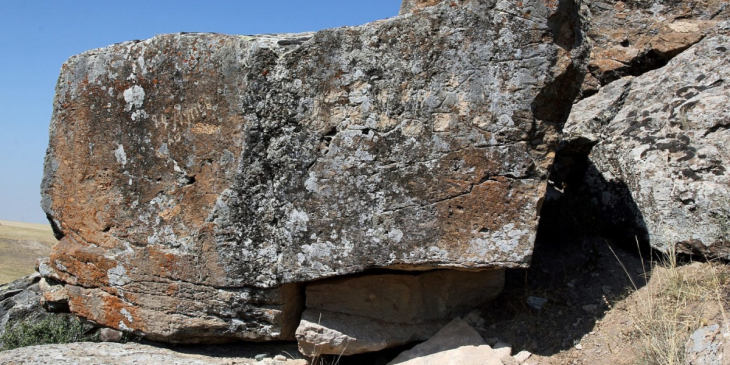 2800-year-old Burunkaya Inscription written in Luwian Hieroglyphic