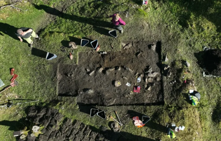 Rich Viking women's graves have been discovered in Norway."