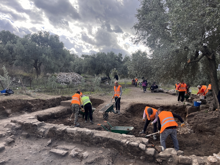 Some artifacts uncovered in the Heraclea excavations revealed 2000-year-old paw prints